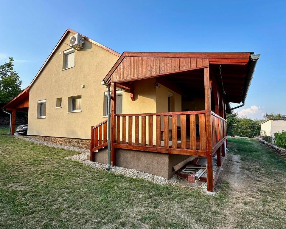 Domi ház - Panoráma Nyaraló 8252 Balatonszepezd, Árpád utca 15 kép - 1