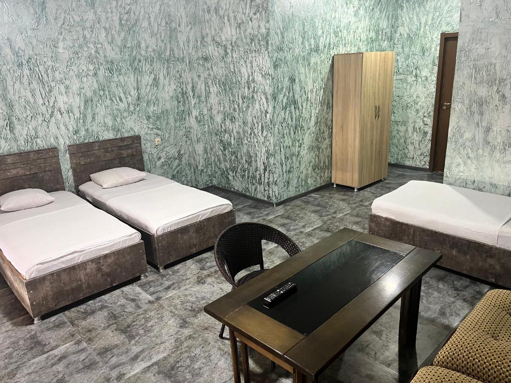 Llit o llits en una habitació de LeFlore Hotel