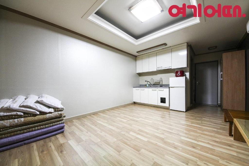 Kuchyň nebo kuchyňský kout v ubytování Jeongsun Ace Family Tourist Hotel