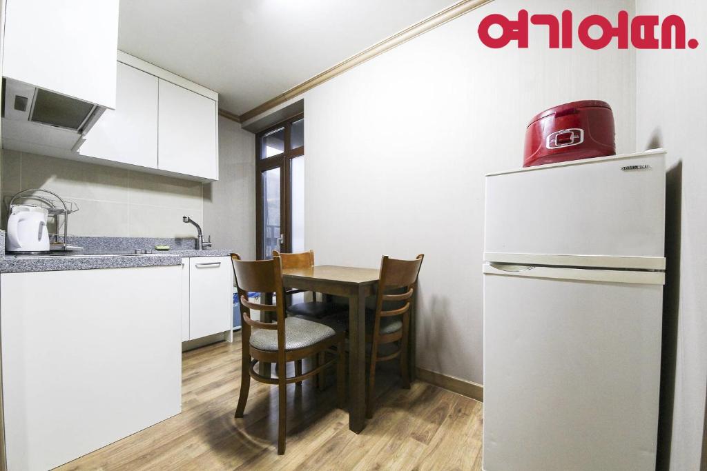 Kuchyň nebo kuchyňský kout v ubytování Jeongsun Ace Family Tourist Hotel