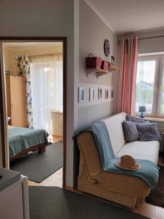 a living room with a couch and a mirror at Pokoje Gościnne u Stasi in Mielno