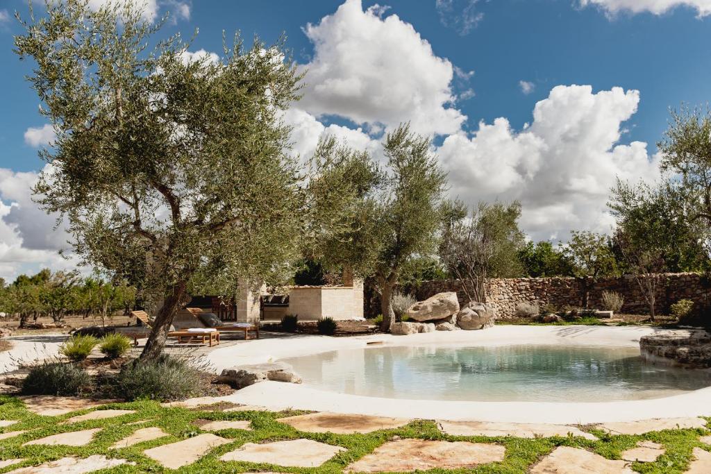 Bazén v ubytování Trullo Amiura B&B nebo v jeho okolí