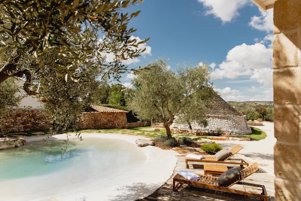 Bazén v ubytování Trullo Amiura B&B nebo v jeho okolí
