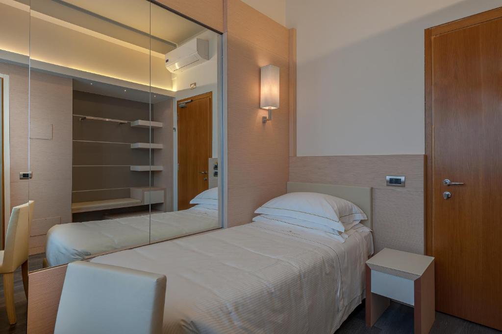 Postel nebo postele na pokoji v ubytování Hotel Ariston