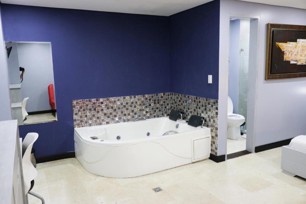 Koupelna v ubytování Hotel Lleras 10
