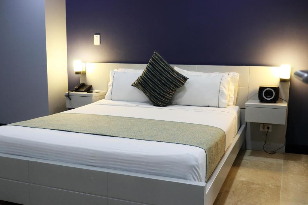 Postel nebo postele na pokoji v ubytování Hotel Lleras 10