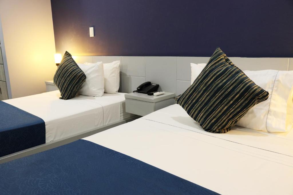Postel nebo postele na pokoji v ubytování Hotel Lleras 10