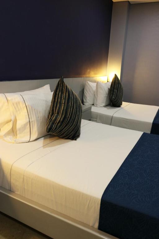 Postel nebo postele na pokoji v ubytování Hotel Lleras 10