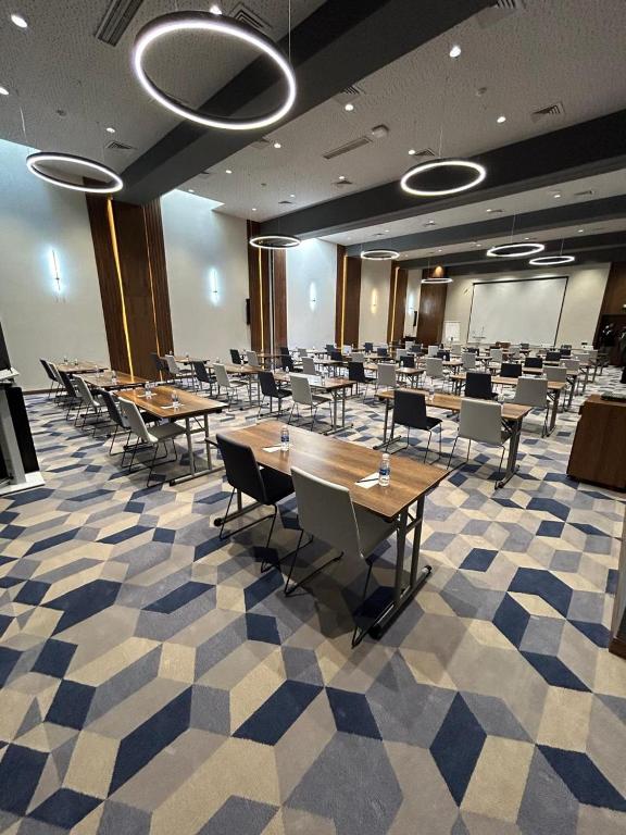 Courtyard by Marriott Casablanca Downtownにあるレストランまたは飲食店