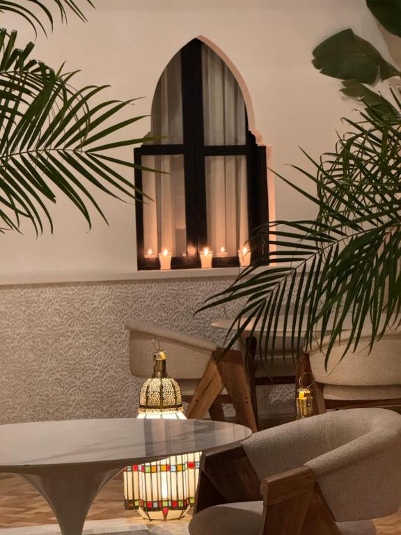 Posezení v ubytování Riad El Khaeir - Piscine, Hamam & Spa