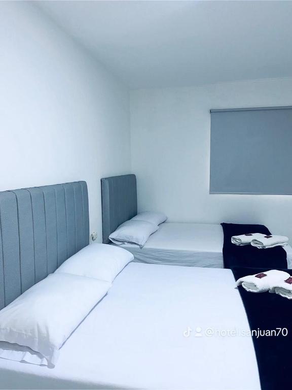 Postel nebo postele na pokoji v ubytování Hotel San Juan 70 Express Medellin