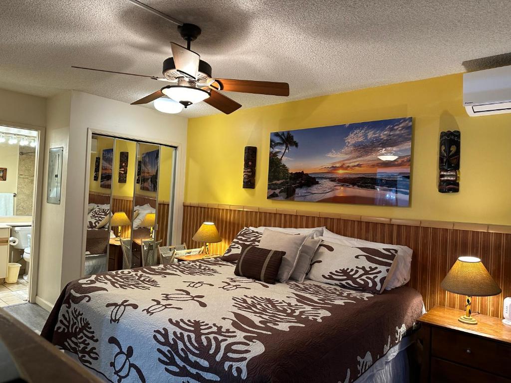 Postel nebo postele na pokoji v ubytování Maui Banyan- Your home away from home on Maui!