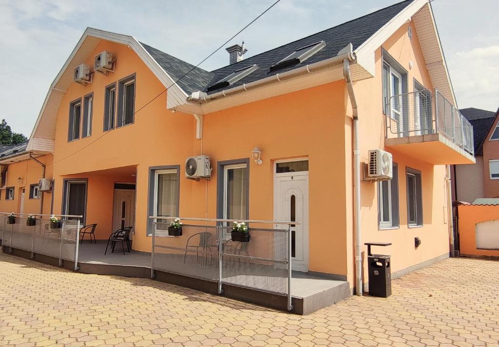 Budova, kde se aparthotel nachází
