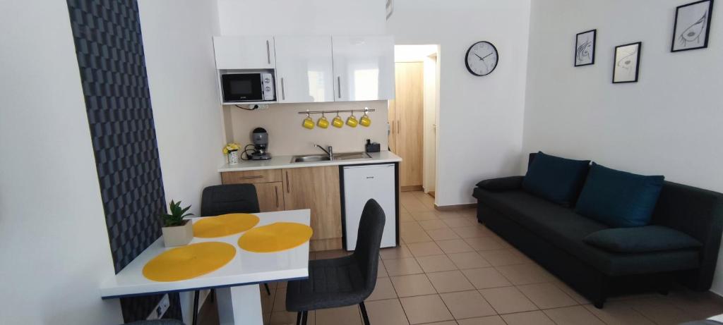 Kuchyň nebo kuchyňský kout v ubytování Nova Suites