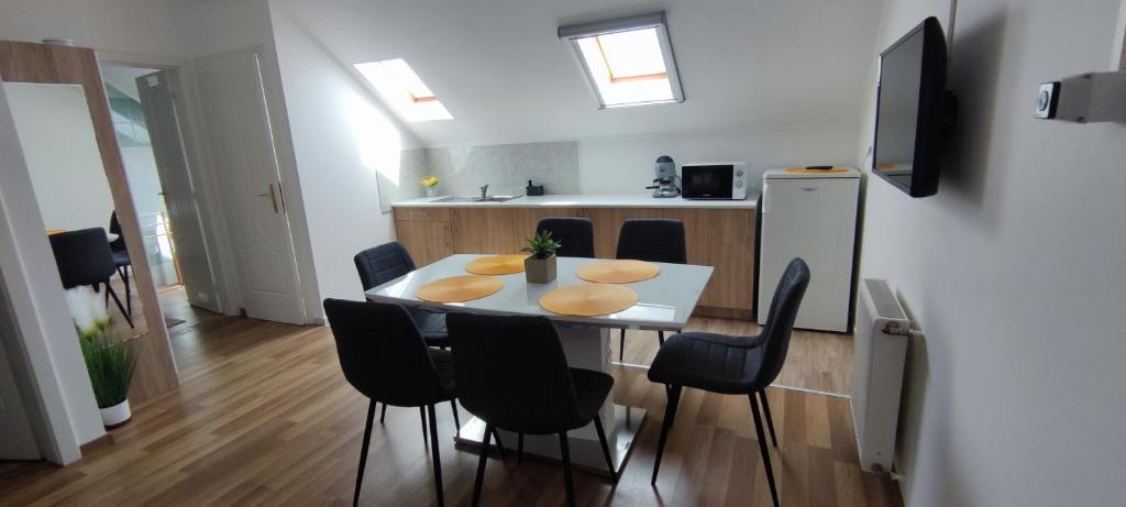 TV a/nebo společenská místnost v ubytování Nova Suites
