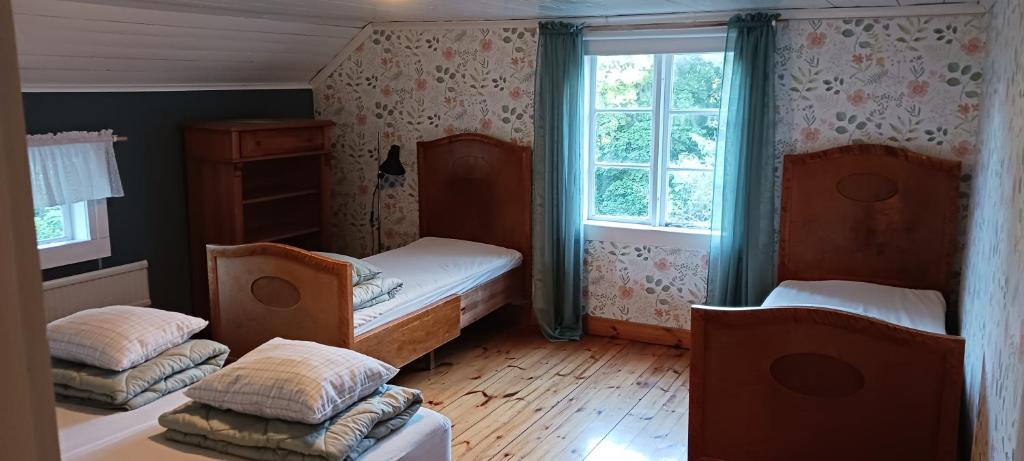 Postel nebo postele na pokoji v ubytování Månsarps skogs- och alpackagård
