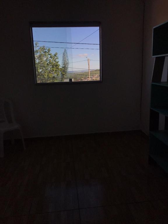 a room with a window with a view of a field at Apartamento em condomínio, alugo para o ENCANTOS DO NATAL GARANHUNS in Garanhuns