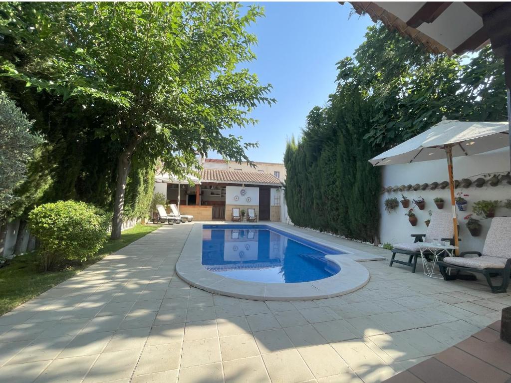 Bazén v ubytování Paraíso Villa Parchís nebo v jeho okolí