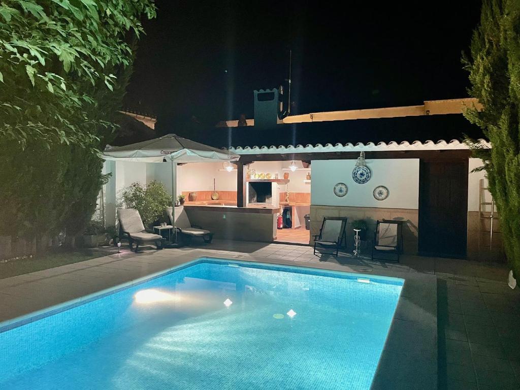 Bazén v ubytování Paraíso Villa Parchís nebo v jeho okolí