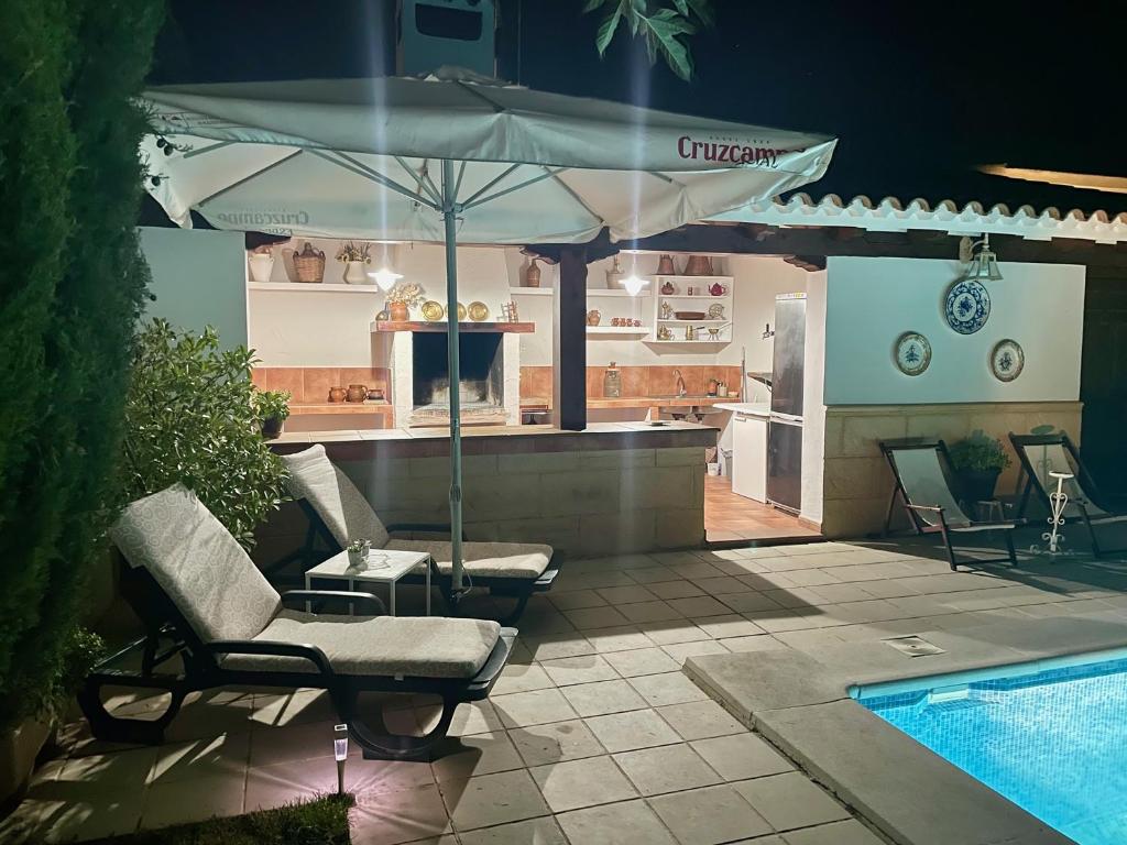 Bazén v ubytování Paraíso Villa Parchís nebo v jeho okolí