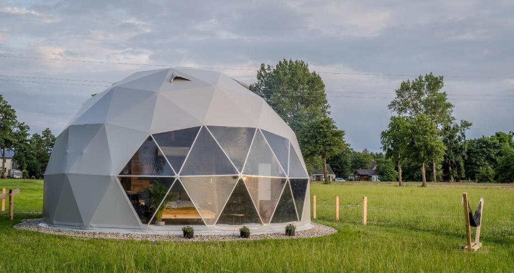 Zahrada ubytování Glamping HEN W TRAWIE