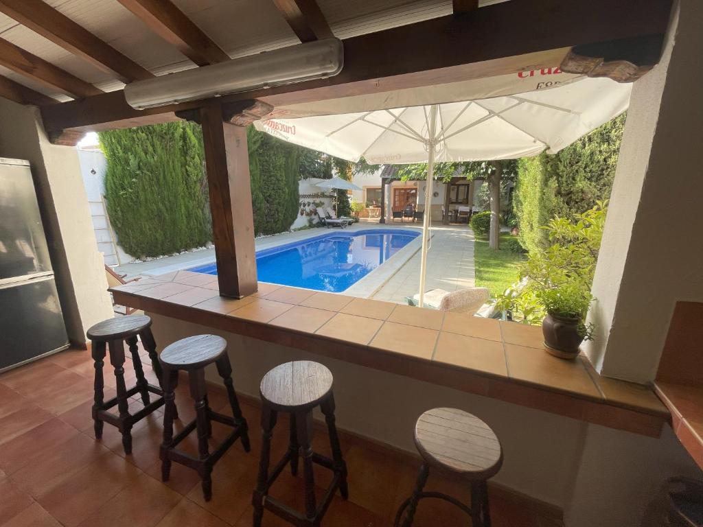 Bazén v ubytování Paraíso Villa Parchís nebo v jeho okolí