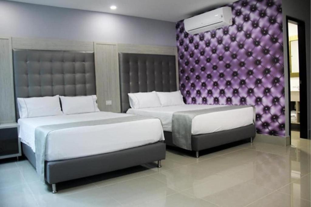 Postel nebo postele na pokoji v ubytování Hotel Lleras Express