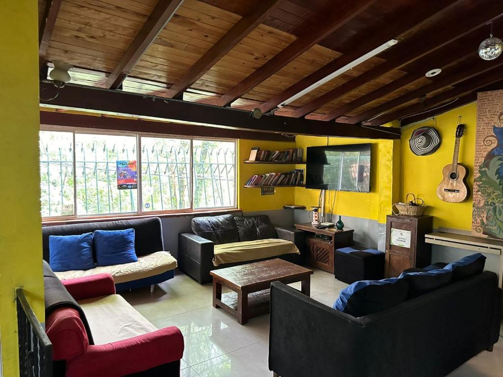 Posezení v ubytování Arcadia Hostel Medellin