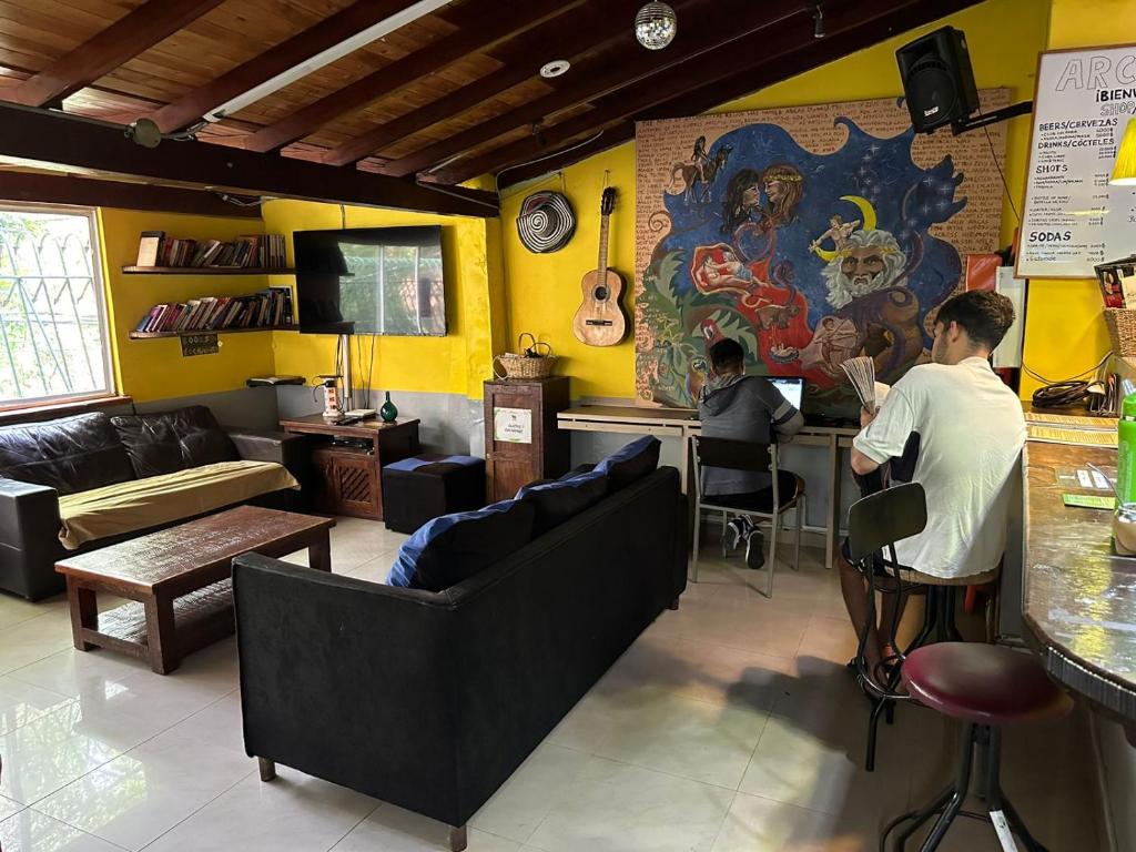 Posezení v ubytování Arcadia Hostel Medellin