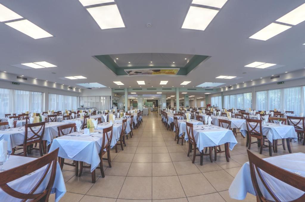 Restaurace v ubytování Delfinia Hotel