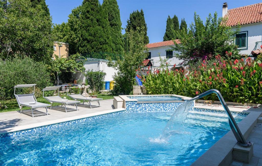 Lovely Home In Kastel Luksic With Sauna