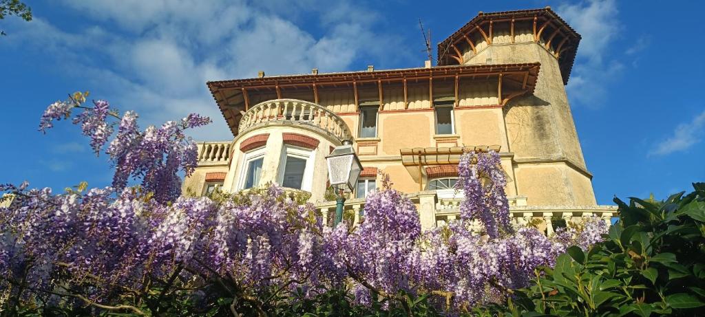 Ogród w obiekcie Gîte de charme atypique vue panoramique