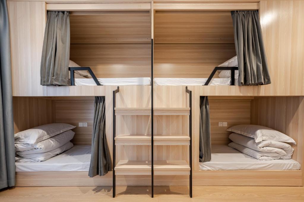 Dayin International Youth Hostel - People's Square & Old Town - Bed In 6-Bed Male Dormitory Room - Shared Bathroom