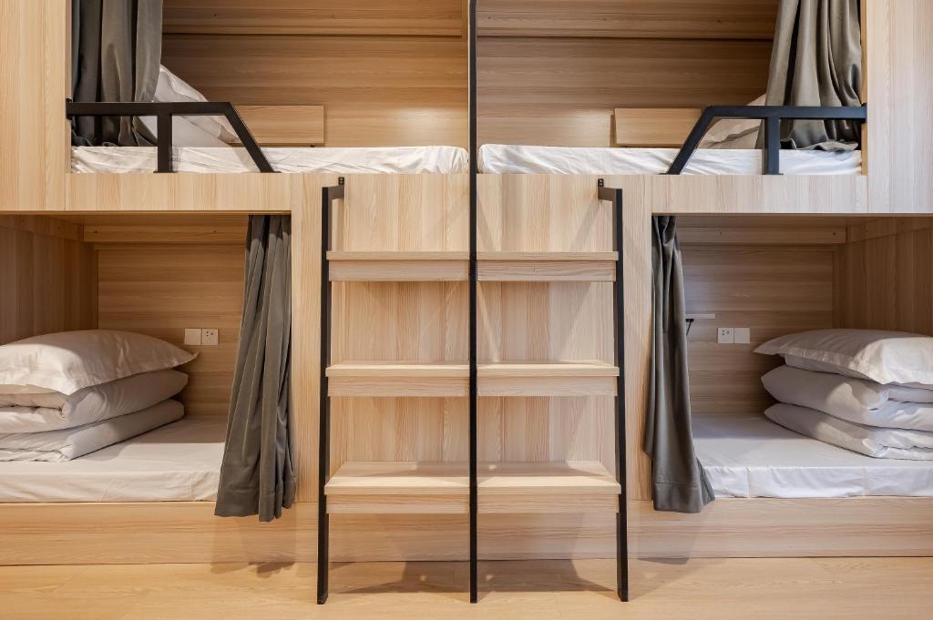 Dayin International Youth Hostel - People's Square & Old Town - Bed In 4-Bed Male Dormitory Room - Shared Bathroom