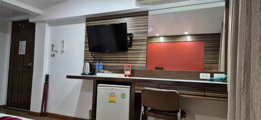 Kuchyň nebo kuchyňský kout v ubytování Patong Max Value Hotel