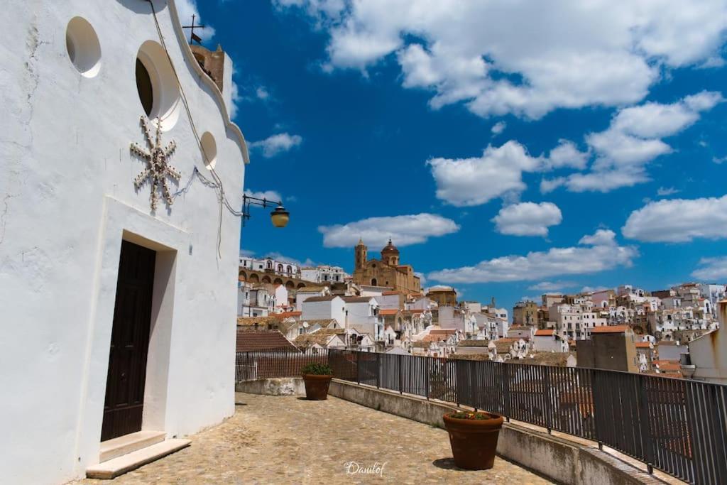 Nespecifikovaný výhled na destinaci Pisticci nebo výhled na město při pohledu z prázdninového domu