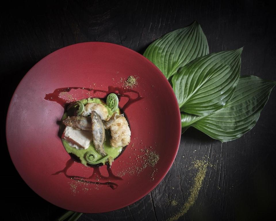 ホテルの敷地内または近くでの食事または食べ物