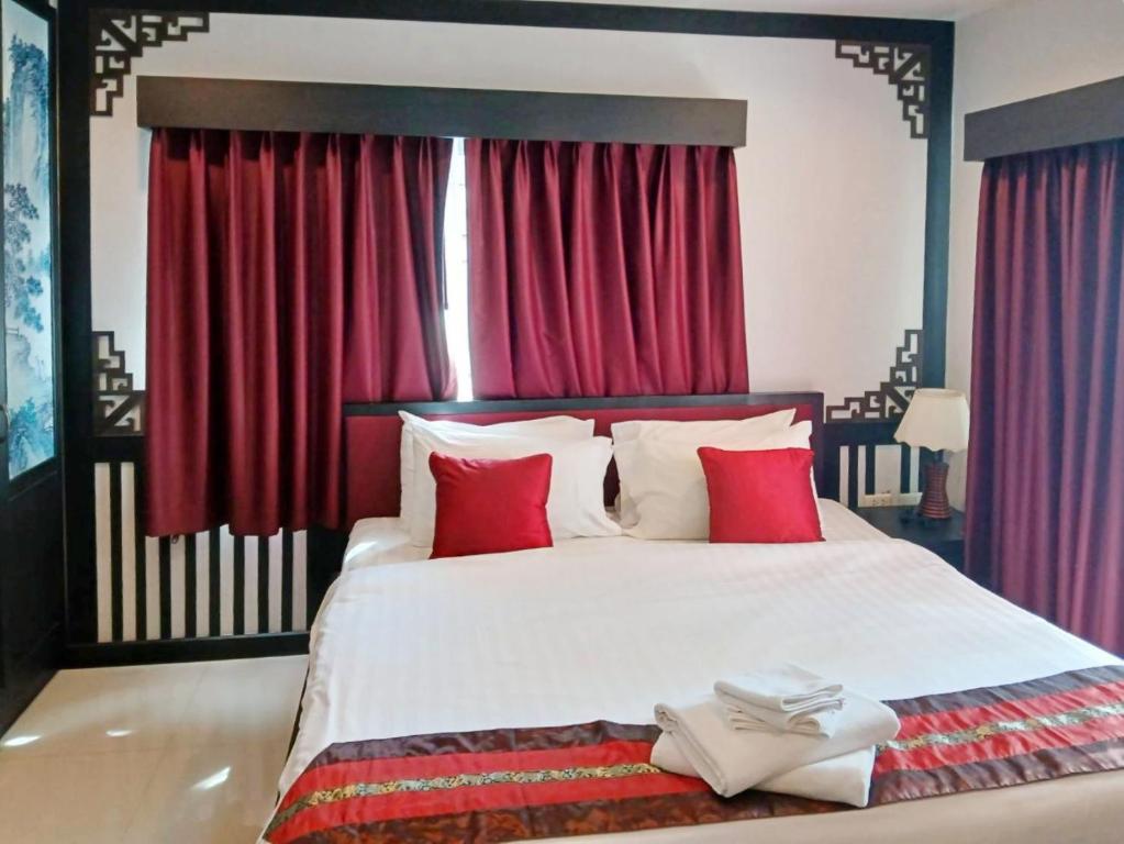 Sunray Beach Hotel Patong - Resim 16