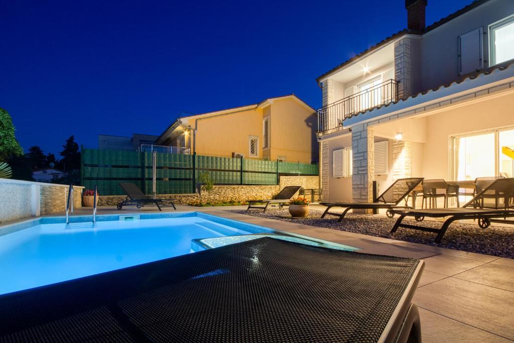 Bazén v ubytování Delightfully house with a private pool and a sea view nebo v jeho okolí