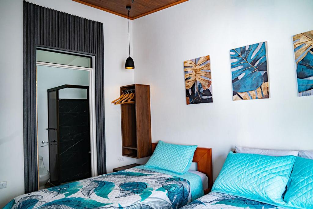 Postel nebo postele na pokoji v ubytování Villas y Casa Dìwö - Puerto Viejo