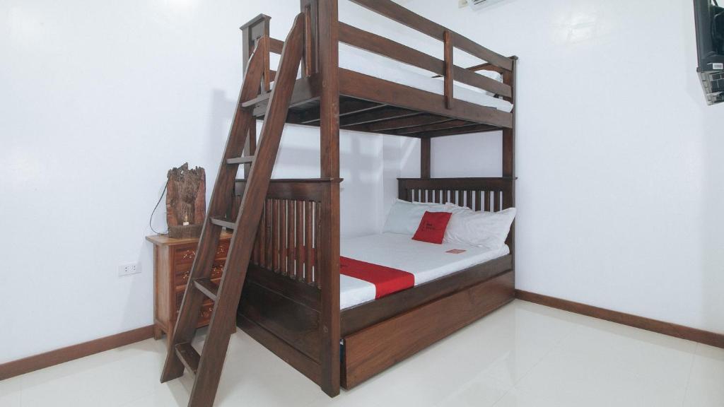 RedDoorz at Casa Rafaelle Transient Ilocos Sur - Habitación Familiar