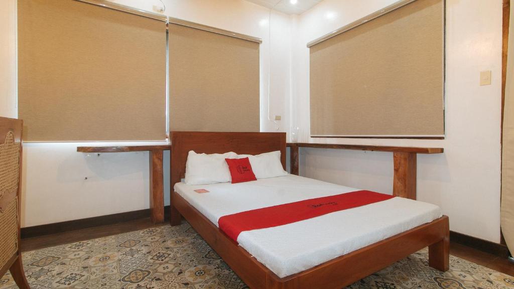 RedDoorz at Casa Rafaelle Transient Ilocos Sur - Habitación Doble Con Baño Compartido