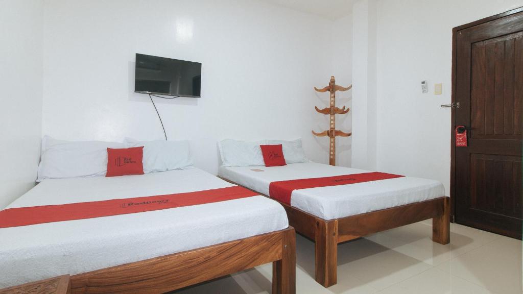 RedDoorz at Casa Rafaelle Transient Ilocos Sur - Sala Familiar Para 6 Adultos