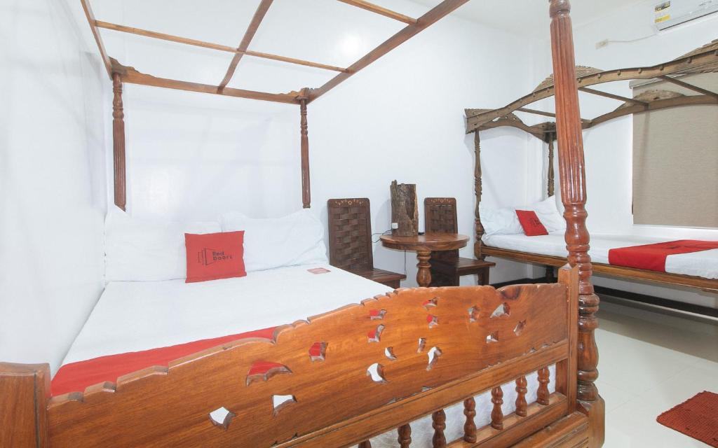 RedDoorz at Casa Rafaelle Transient Ilocos Sur - Habitación Cuádruple