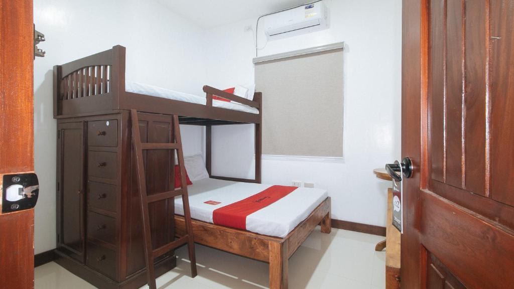 RedDoorz at Casa Rafaelle Transient Ilocos Sur - Litera