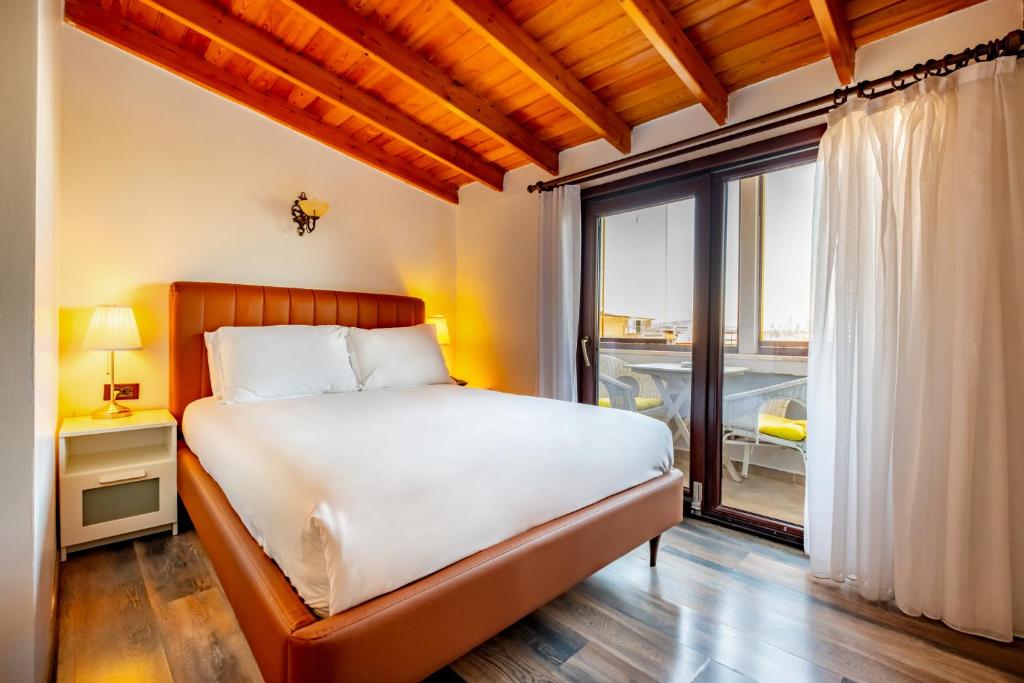 A bed or beds in a room at Mangana Konak Hotel