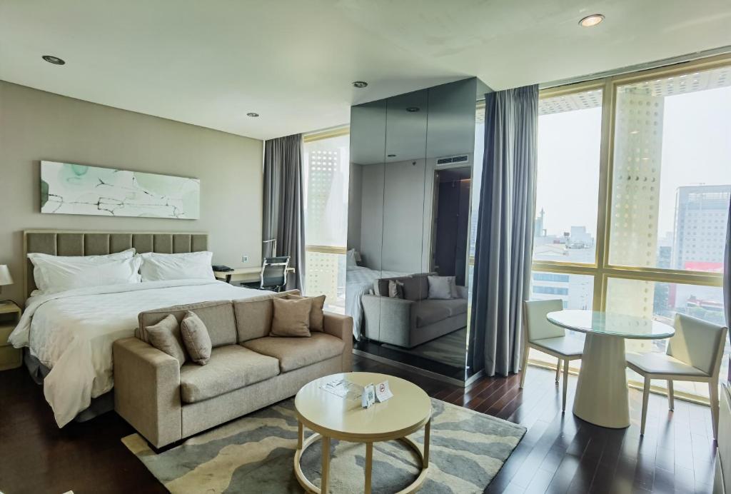 Postel nebo postele na pokoji v ubytování Fraser Residence Menteng Jakarta