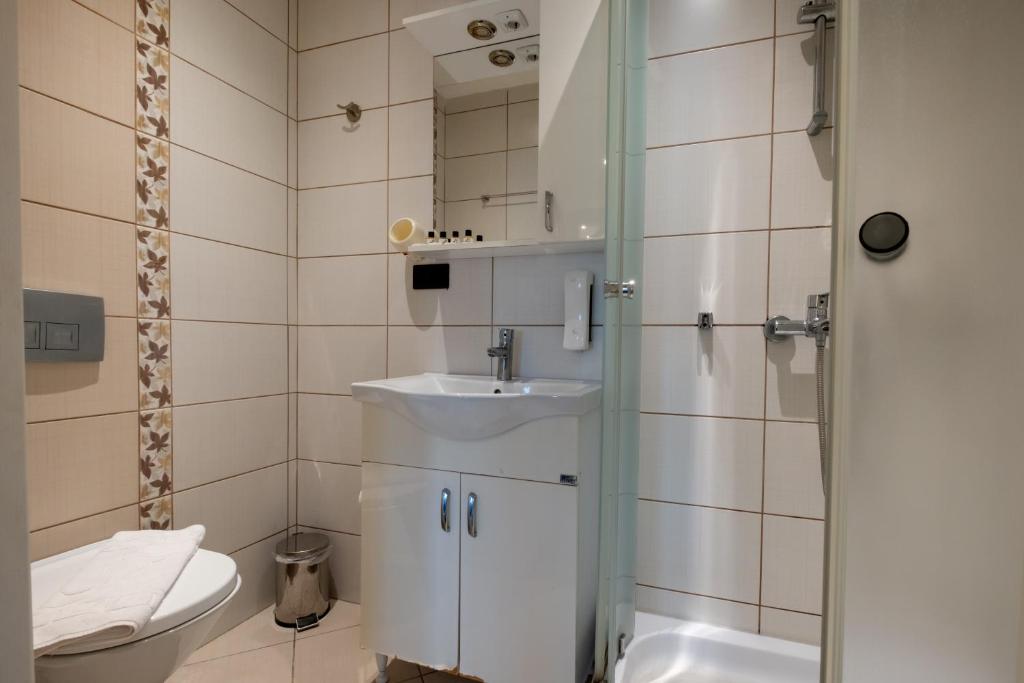 A bathroom at Mangana Konak Hotel