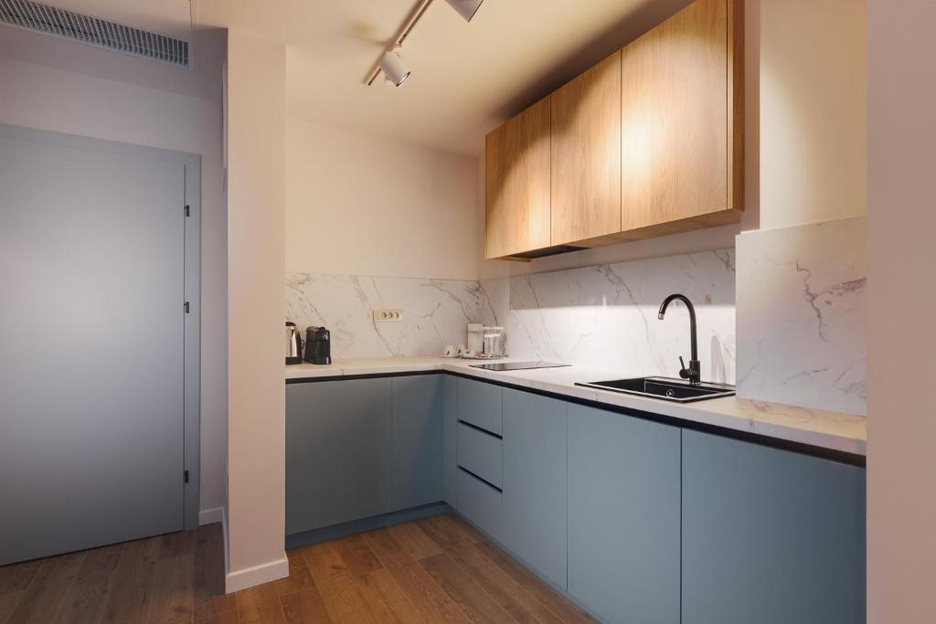 Kuchyň nebo kuchyňský kout v ubytování Syndicate Lodging Aparthotel