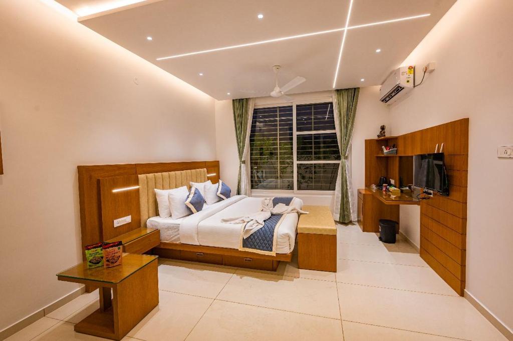 Postel nebo postele na pokoji v ubytování S R Pool Suites